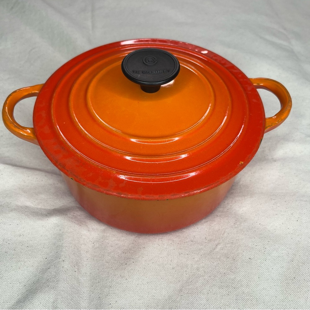Le Creuset Dutch Oven Round 2 Qts Flame Orange Enameled Cast Iron
